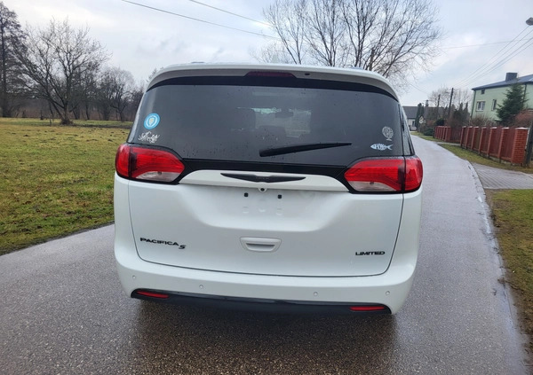 Chrysler Pacifica cena 121000 przebieg: 66450, rok produkcji 2019 z Stary Sącz małe 211